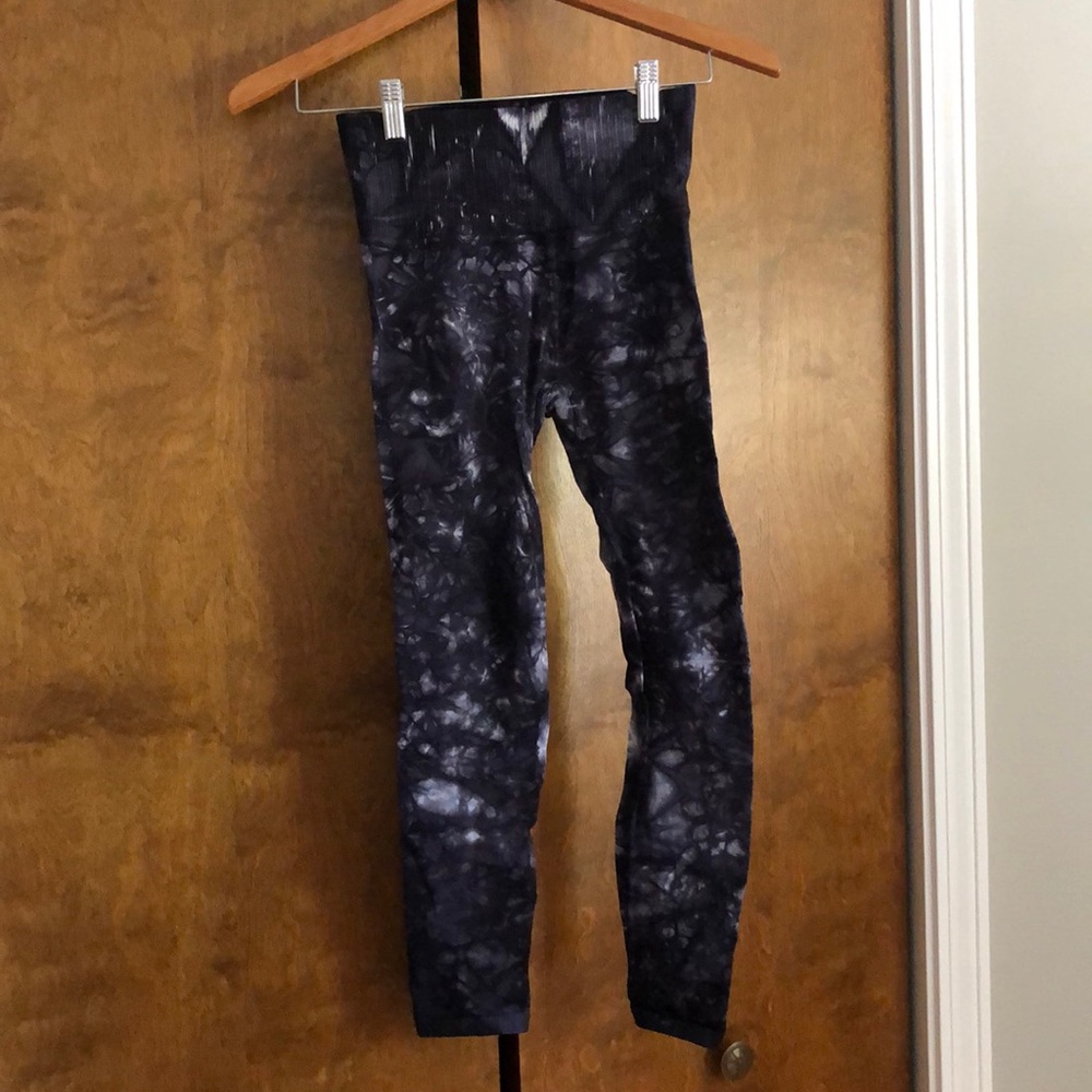 FP Movement seamless tie-dye 7/8 length high waist leggings. Size S/M.